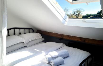 Quirky & cosy 1 or 2 bedroom house in peaceful village - Photo 41