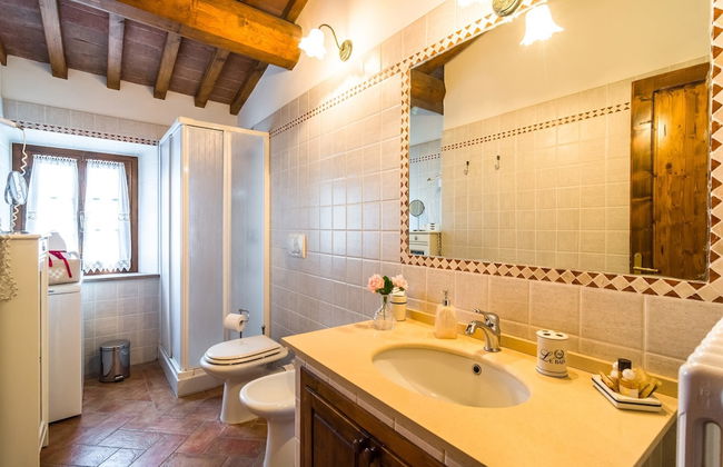 Holiday Home in Town Center with Pool, Garden, Hot Tub - Photo 25