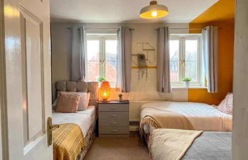 Mayflower 3 Bedrooms House 7 Beds 2 Showers Off Road Parking - Foto 14