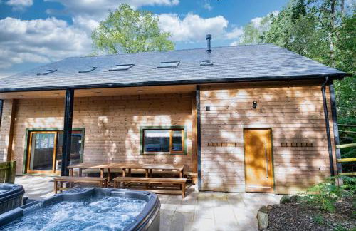 Throwley, woodland lodge with hot tubs for 14 - Foto 48