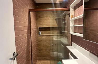 Alto padrão com ar, garagem, sacada integrada - Foto 4