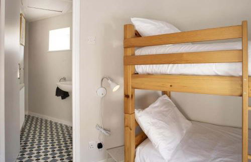 Gorgeous Cottage Parking Short Walk to Beach - Foto 19