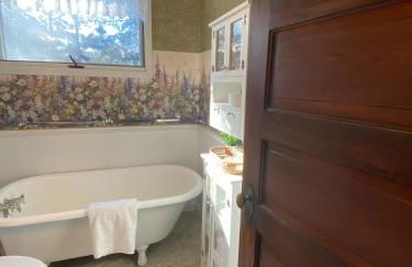 The River's Echo-Historic River House-4 Bedrooms, 6 Beds, 10 Guests - Photo 14