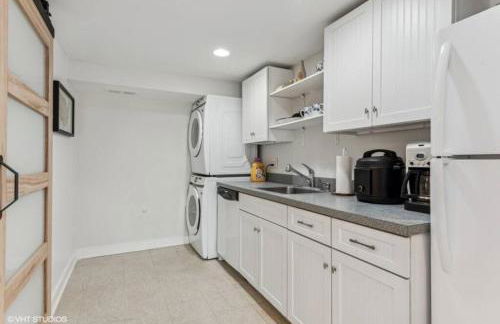 Blocks to Town, Game Room, Firepit, Huge Backyard - Photo 10