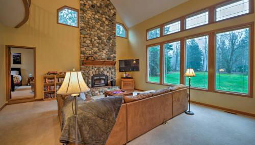 Home on Skykomish River with Fire Pit and Hot Tub - Foto 3