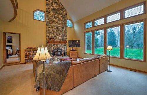 Home on Skykomish River with Fire Pit and Hot Tub - Foto 3