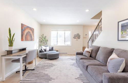 Large Luxury Home with Media Room and Game Room - 10 mins to Campus & Stadium - Foto 23