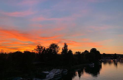 Stunning Classic Dutch Barge near Henley & Marlow - Foto 48
