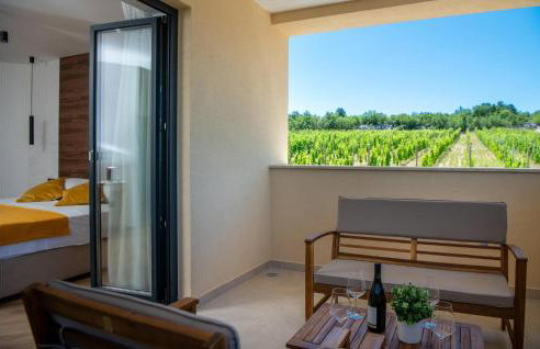 Amazing Home In Bartici With Wifi - Photo 8