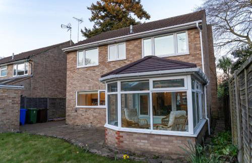 Farnborough Stay - 5 Bedroom - Foto 8