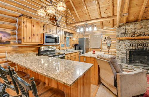 On-Site Pond and Trails Lake Luzerne Cabin - Foto 13