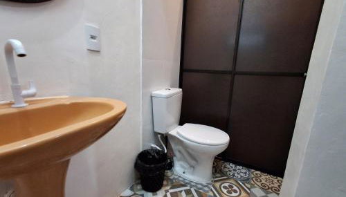 Kitnet Completa perto da Praia e do Centro, Roupas de Cama e Banho - Foto 4