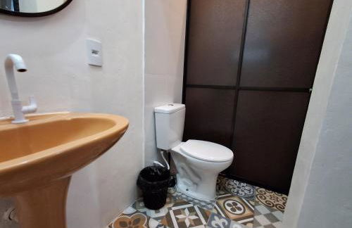 Kitnet Completa perto da Praia e do Centro, Roupas de Cama e Banho - Foto 4