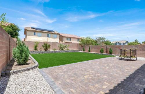 4BR Family Oasis with Gym and BBQ Near Vegas Strip - Photo 39