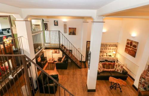 Cambridge Lodge - Photo 10