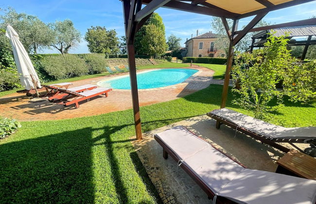 Spoleto Tranquilita Sleeps 20 With Wifi Pool Yoga Studio Gardens and Views - Photo 58