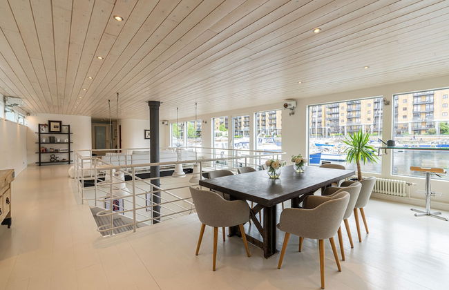 JOIVY Stunning 5-Bed Boathouse On The River Thames - Foto 8