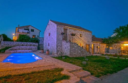 Heritage House Vrime - stone house with heated pool - Photo 63