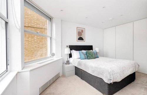Perfect One Bed in Green Park Station - Photo 23