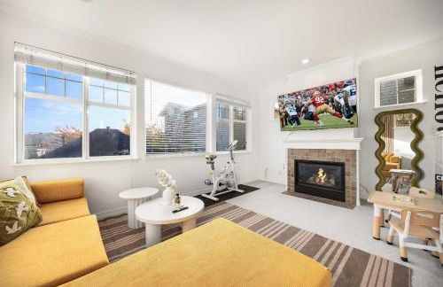 Rare 2BR Modern Urban Escape Free Parking - Foto 8