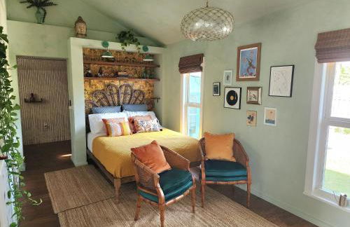 LUSH TROPICAL STUDIO in FT LAUDEDALE'S HISTORICAL SAILBOAT BEND NEIGHBORHOOD - Foto 1