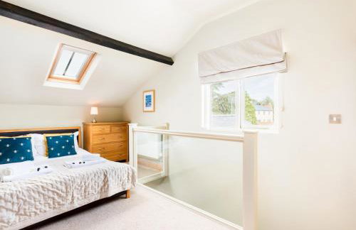 CV37 9HF The Tack Room Shottery · Charming 1Bed in Shottery with secure Parking Pass The Keys - Photo 4
