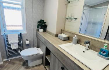 Laburnum Lodge with Hot Tub - Foto 18