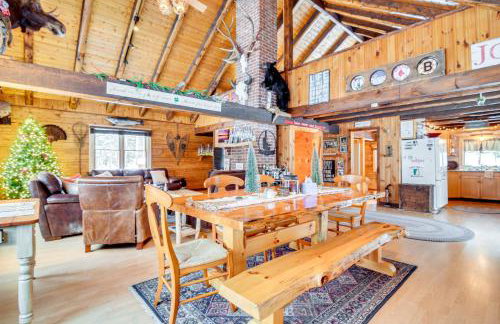 Deck and Fire Pit Secluded Cabin Near Lake Francis! - Foto 6