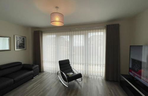 MODERN 4 BEDROOM HOUSE WITH GARDEN & PARKING - Foto 11