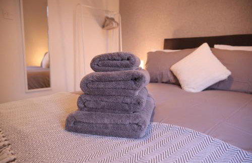 2BR City Centre Apartment By Travel Lets Short Term Rental Agency Derry With Free WiFi - Foto 34