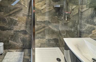 Lux House, Jennett's Park - Photo 19