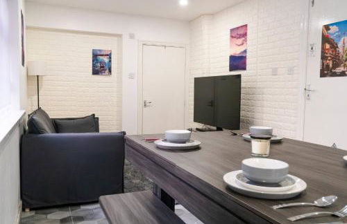 Modern 4-Bed Retreat in Prestwich, Perfect for Weekend Getaways - Foto 24