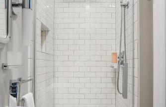 Mid-Century Marvel Steps from Restaurants Bars and Markets 3BR & 2BA - Foto 35