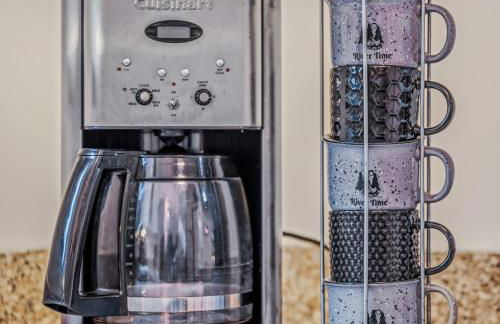 River Time Cabin - Riverfront, Hot Tub, Screen Porch, Fishing, Games, View, 3 King Beds - Photo 25