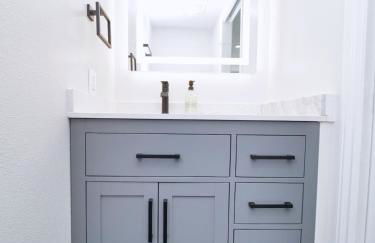 Renovated 5 Bd 3 Ba AC Private Deck Lawn - Foto 47