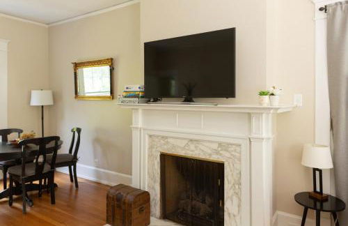 Spacious 2BR in Grand Old Home, Downtown Durham - Photo 16