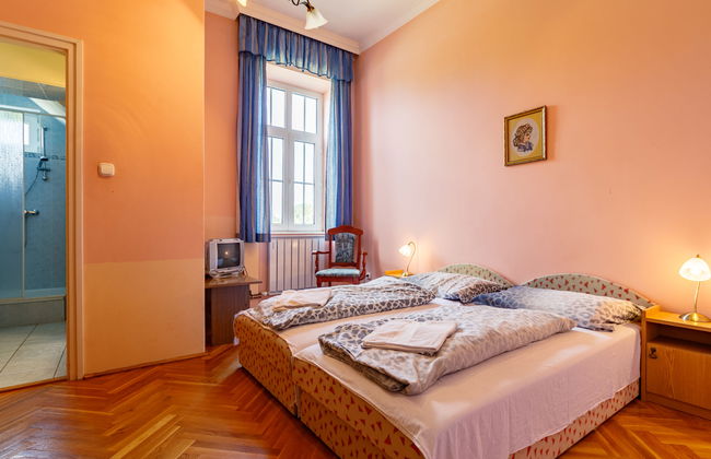 10 bedroom House in Fonyód with private pool and garden - Photo 24