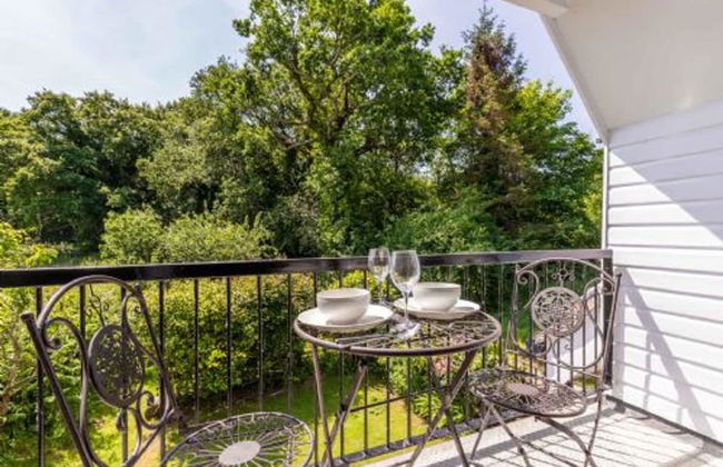 Host Stay The Lodge at Alderfen View - Photo 2