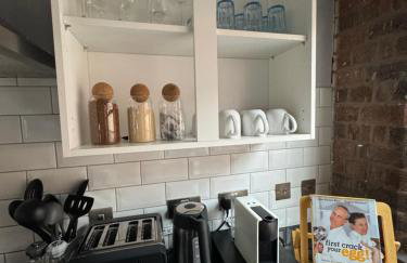 High End Luxury Townhouse in JQ, 4 Bedrooms, Flat screen TV in all rooms, Free Parking, Near Birmingham City Centre DEPOSIT REQUIRED - Foto 9