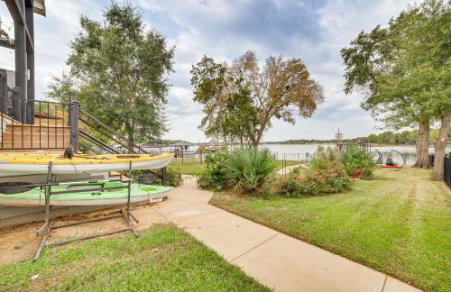 Private Dock and Yard! Modern Getaway in Mabank - Foto 27