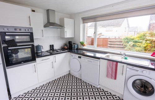 Spacious Home 10 mins to Airport & Braehead - Pass the Keys - Foto 13