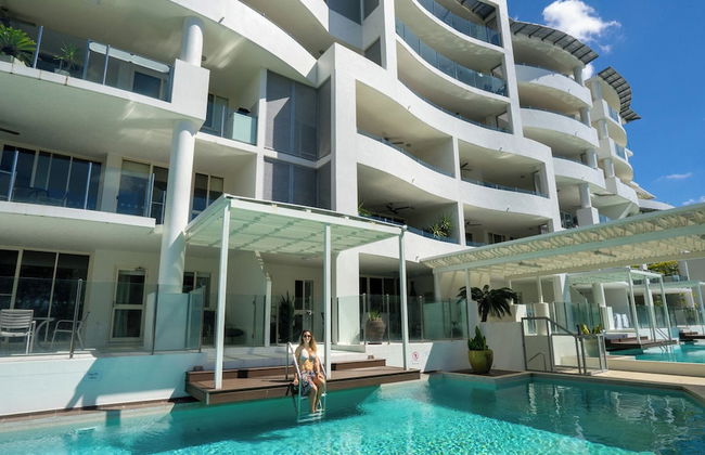 Waters Edge Apartment - Photo 3