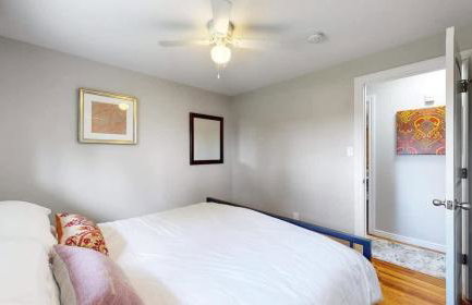 Charming four bedroom home with large yard and plenty of room for family - Foto 20