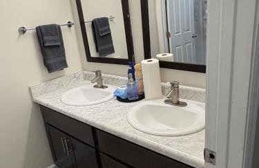 New Seasonal Comfort near USC and Riverwalk Trails - Foto 11