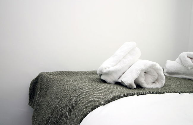 Skyline Immaculate 2-bed Apartment in Swansea - Photo 21