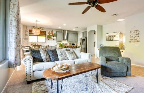 4 Mi to Surprise Stadium! Sunny V Home with Patio - Foto 3