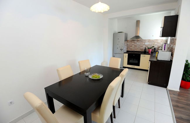 Holiday House With Pool - Photo 17