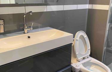 Pool Front Romantic Getaway withPrivate Entry - Foto 12