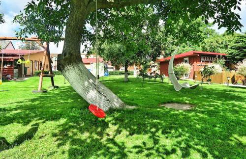 Cottage by Ostrowieckie Lake with Private Beach - Foto 17