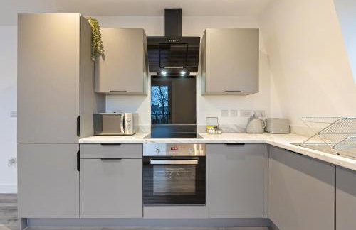 Stylish Two Bedroom Apartment - Secure Parking & Balcony 9MC - Photo 3